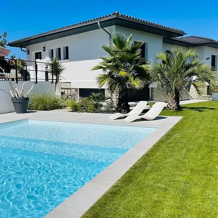 VILLA OIHANADA KEYWEEK Villa piscine Anglet plage à pied plancha Anglet